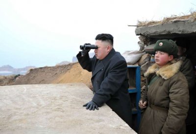 kim olhando.jpg